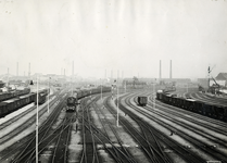 809778 Gezicht op het emplacement van het N.S.-station Maastricht.